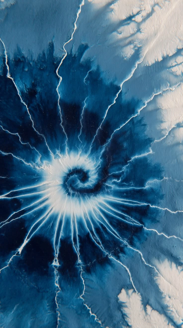 Une encre bleue qui se diffuse en spirale.